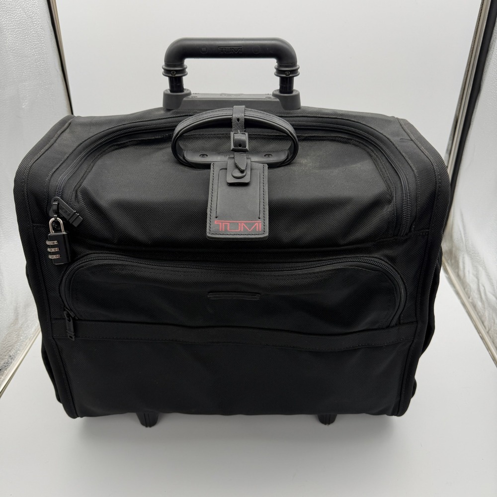 Preowned Tumi Made in USA Black 18" Wheeled Carry On Pilot Briefcase 2275D3